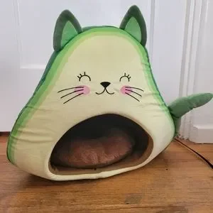 Whisker city hot sale cat bed hut